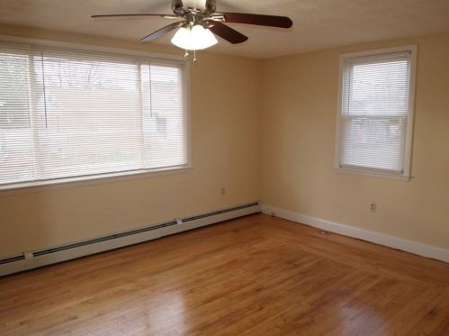 49 Aldine St, Providence, RI 02909-3905