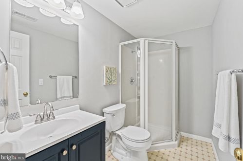 11760 Great Owl Cir, Herndon VA  20194-1169 exterior