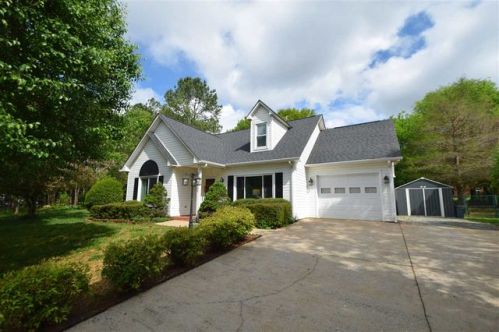 162 Dakota St, Hollis, NC 28040-9635