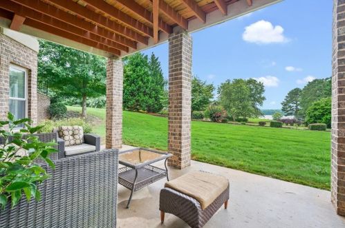 6720 Viewpointe Dr, Locust Grove, GA 30248-7103