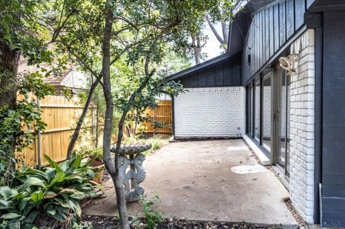 1705 Glen Alta Dr, Irving TX  75061-2306 exterior