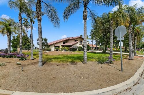 16350 Rancho Escondido Dr, Riverside CA  92506-5816 exterior