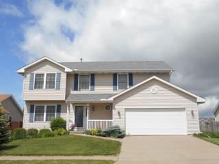 5810 Duggleby Ave, Davenport, IA 52807-2779