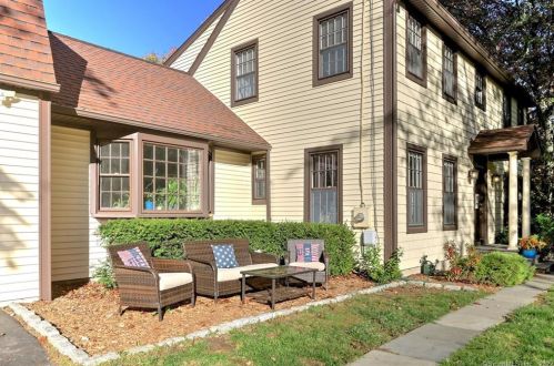 8 Captains Watch, Huntington CT  06484-5914 exterior
