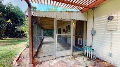 132 Broadbent Dr, Riverside CA  92507-4809 exterior