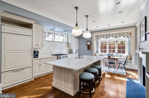 1812 Delancey Pl, Philadelphia PA  19103-6612 exterior