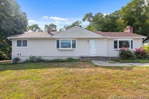 13 Faulkner Dr, Quaker Hill, CT 06375-1005