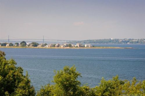 695 Old Colony Ter, Tiverton, RI 02878-1813