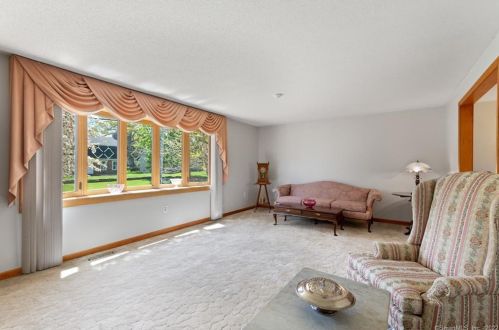 68 Farm Hill Rd, Wallingford, CT 06492-3250