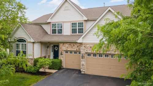 621 Western Dr, North Aurora, IL 60542-4104