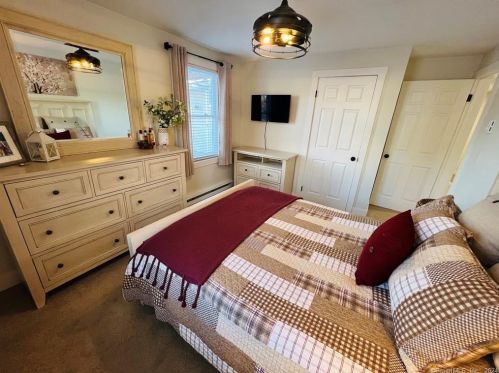 17 Hartshorn St, Killingly CT  06239-4118 exterior