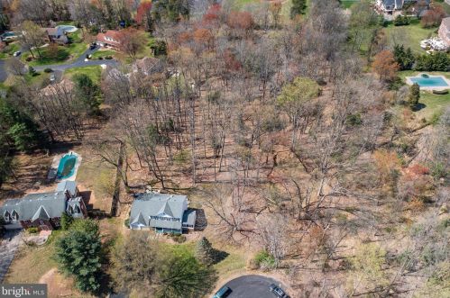 980 Old Holly Dr, Great Falls, VA 22066-1325