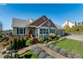 767 5th St, Dundee, OR 97115-9821