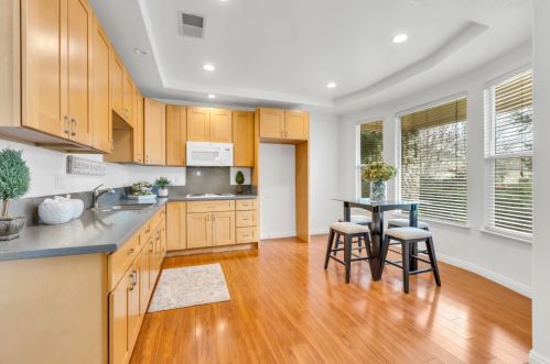 10236 Stathos Dr, Elk Grove, CA 95757-5995