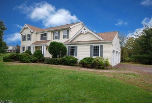 7 Seven Springs Rd, Lebanon, NJ 08833-3041