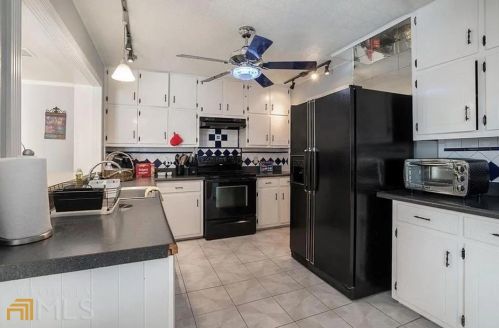 3270 Rex Rd, Rex GA 30273-1041 exterior