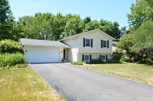 2260 Helena Ave, Saint Paul, MN 55128-4904