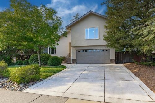 8153 Woodlake Hills Dr, Citrus Heights, CA 95662-3723
