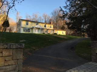 18 Grey Hollow Rd, Norwalk CT  06850-1305 exterior