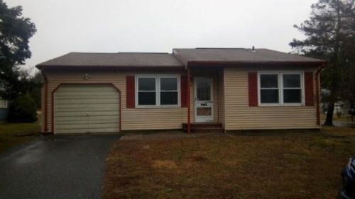 17 Caribou Dr, Lakehurst, NJ 08759-2304