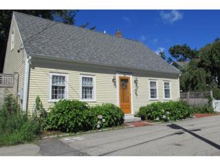 18 Mount Vernon St, Portsmouth, NH 03801-4521