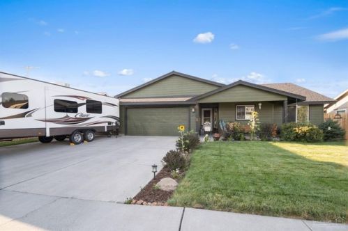 2039 Nickernut Ave, Eagle Crest, OR 97756-7757