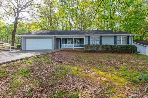 1424 Hewatt Rd, Lilburn, GA 30047-1920