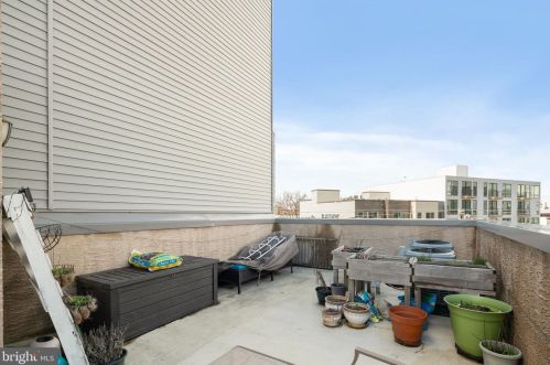825 16 St, Philadelphia PA  19140-4911 exterior