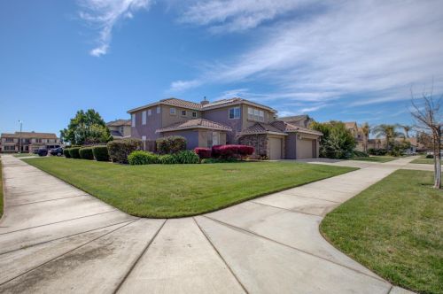 164 Harp Dr, Ripon, CA 95366-9334