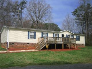 4738 Roundleaf Rd, Parks Crossroads, NC 27316-8271