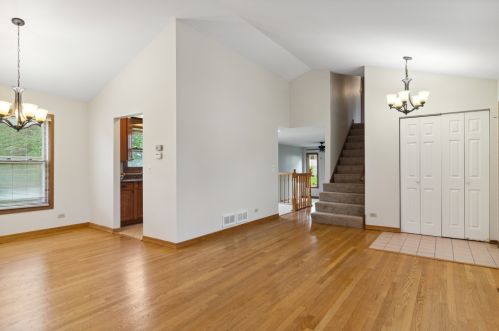 303 Gardenia Ln, Buffalo Grove, IL 60089-1662