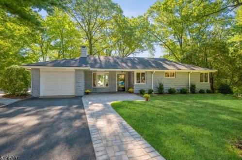 11 Egbert Hill Rd, Morristown, NJ 07960-3700