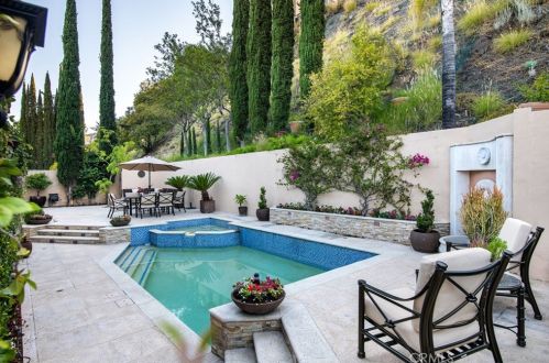 3217 Dora Verdugo Dr, Glendale CA  91208-1756 exterior