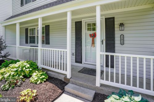 12810 Greenhall Dr, Woodbridge, VA 22192-3210