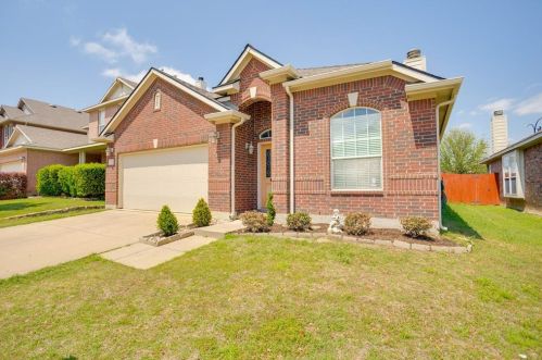 2325 Clairborne Dr, Fort Worth TX  76177-7571 exterior