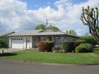 1507 Jansen Way, Woodburn OR  97071-2704 exterior