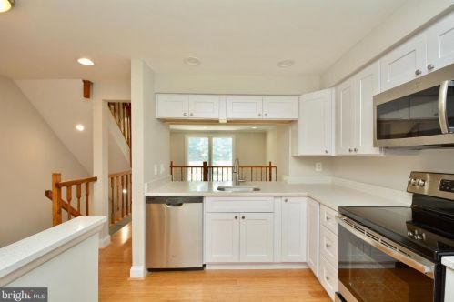 8775 Kanawha Ct, Lorton, VA 22079-3022