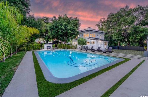 1616 Wabasso Way, Glendale CA  91208-2441 exterior