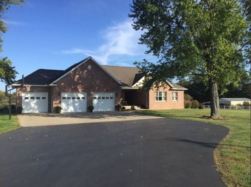 1960 Zent Dr, Pittsburg, IL 62471-3620