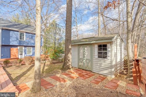 9919 Coffer Woods Rd, Springfield VA  22015-2903 exterior