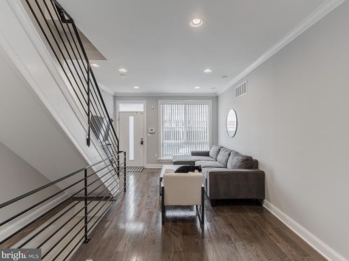 2131 10th St, Philadelphia PA 19148-5007 exterior