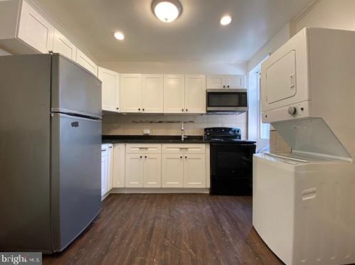 2412 13th St, Philadelphia, PA 19133-1128