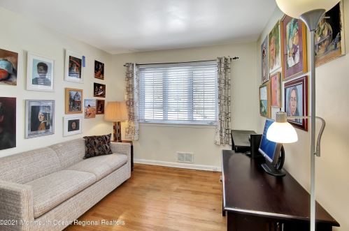 9 Fox Hill Rd, Middletown NJ exterior