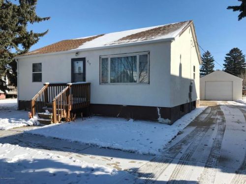 217 4th St, Richardton, ND 58652-7115