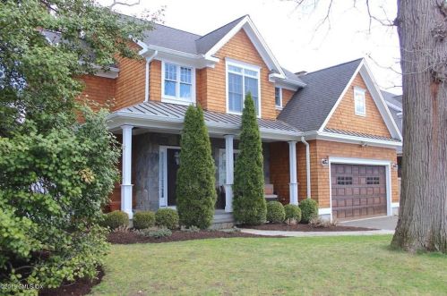 45 Riverside Ln, Riverside, CT 06878-1307