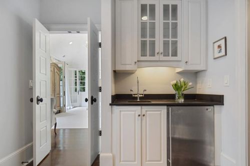 2672 Ellwood Dr, Atlanta GA  30305-3866 exterior