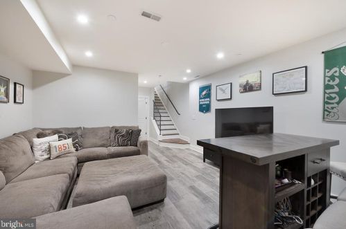 1225 5 St, Philadelphia PA 19122-5234 exterior