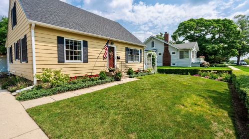 211 Turner Pl, Sycamore IL  60178-2563 exterior
