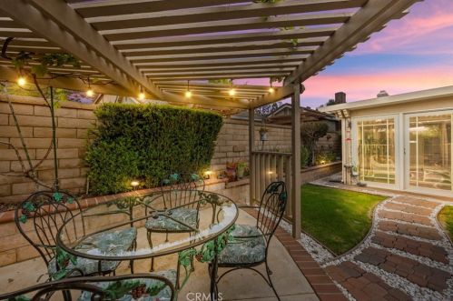 260 Brookside Ct, Anaheim CA  92808-1204 exterior