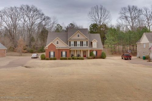 2130 Westwind Dr, Walls, MS 38651-7324